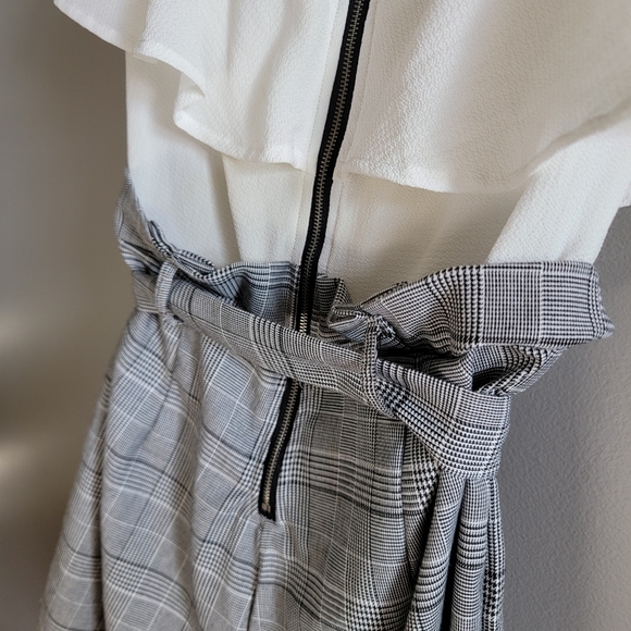 Strapless 50s Style Romper - Picture 5 of 5